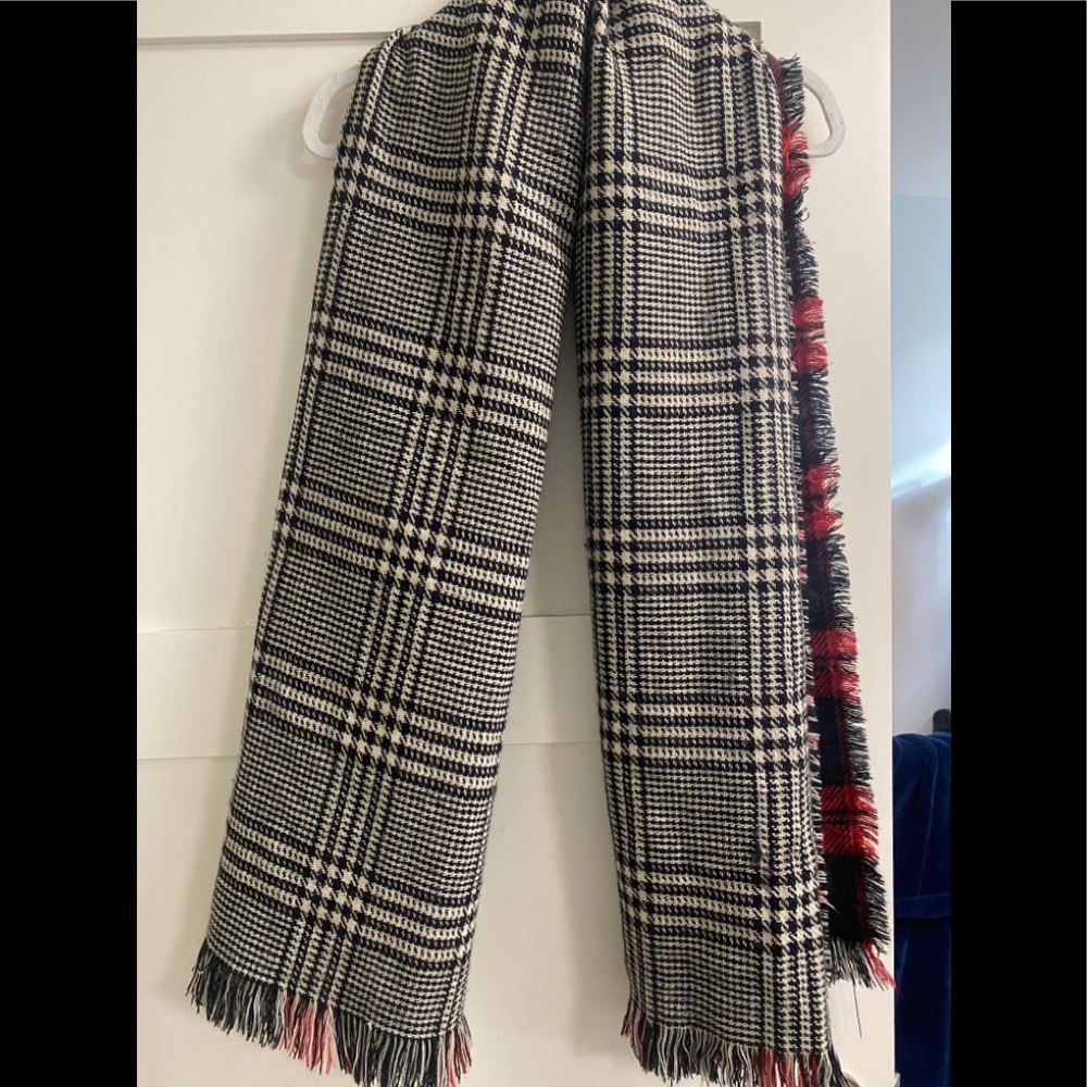 BP Reversible Scarf